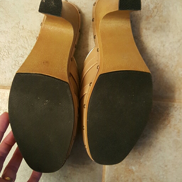 Tan shoes - Picture 2 of 4