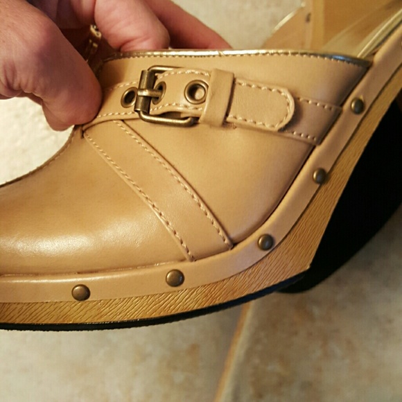 Tan shoes - Picture 3 of 4