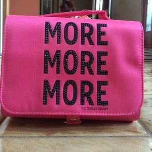 🆕💕 VICTORIA SECRETS MAKEUP TRAVEL BAG💕