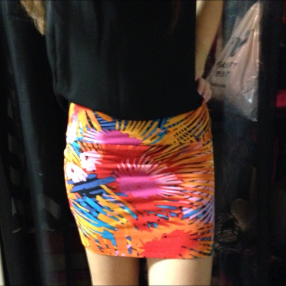 Multicolor mini tube skirt.
