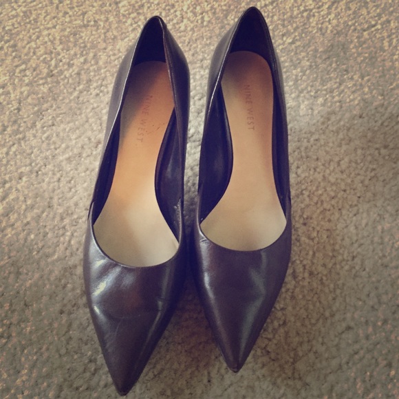Nine West brown kitten heels