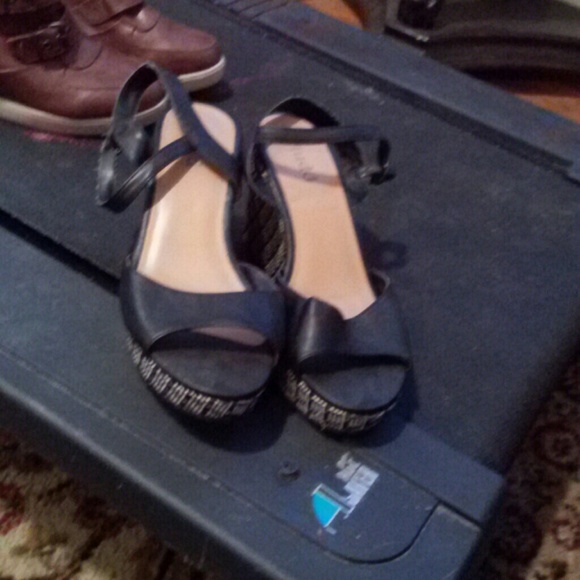 Shoes - Picture 2 of 3