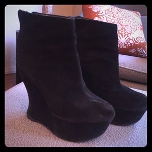 Alice & Olivia platform suede booties