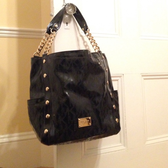 Michael Kors Handbags - Michael Kors logo bucket bag