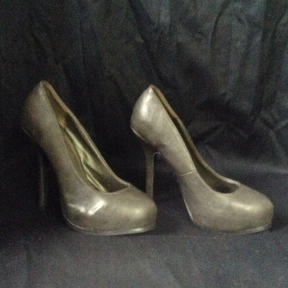 Grey Wet Seal pumps