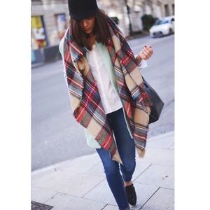Blanket chunky knit scarf. Lowest in Posh!