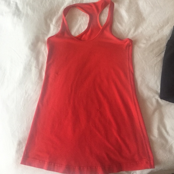 Red lulu cool racerback 6 EUC.