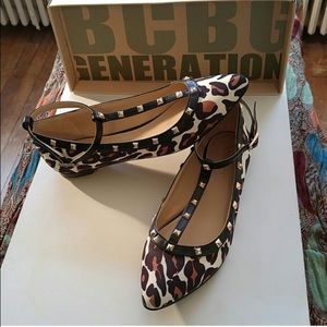 BCBG leopard flats( last price )