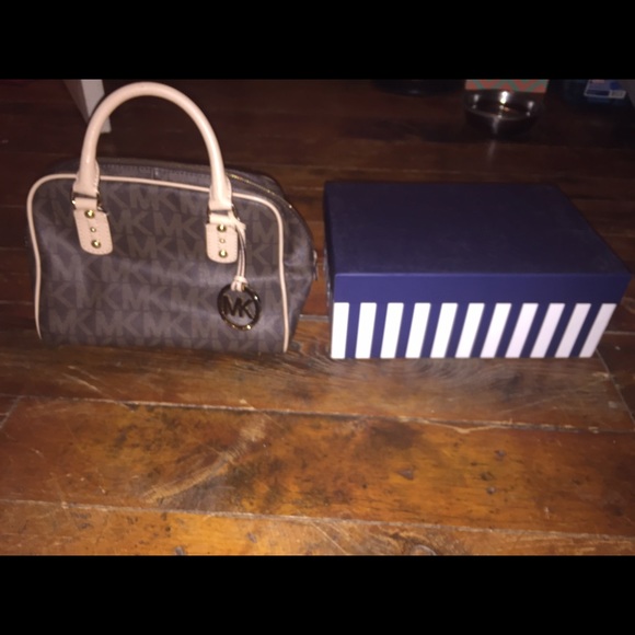 Michael Kors Signature MK Logo Small Crossbody - Picture 3 of 4