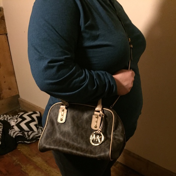 Michael Kors Signature MK Logo Small Crossbody - Picture 4 of 4