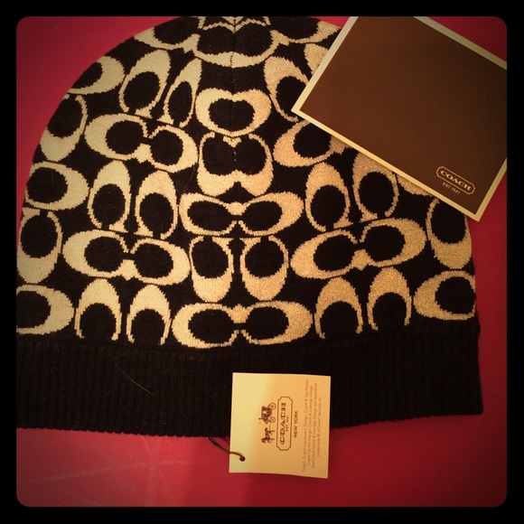 🆕 Fitted Coach Winter Hat NWT - Picture 1 of 2