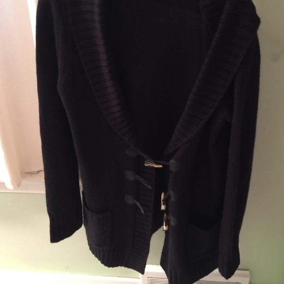 Stylish black cardigan.