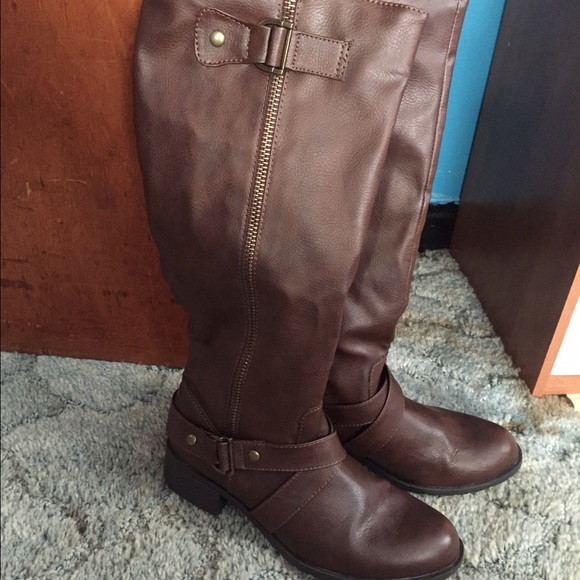 brown zip up boots.