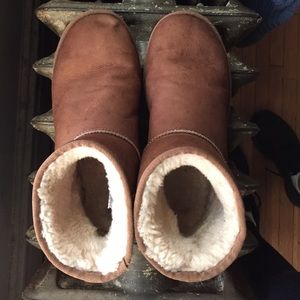MINI UGG BOOTS SIZE 9