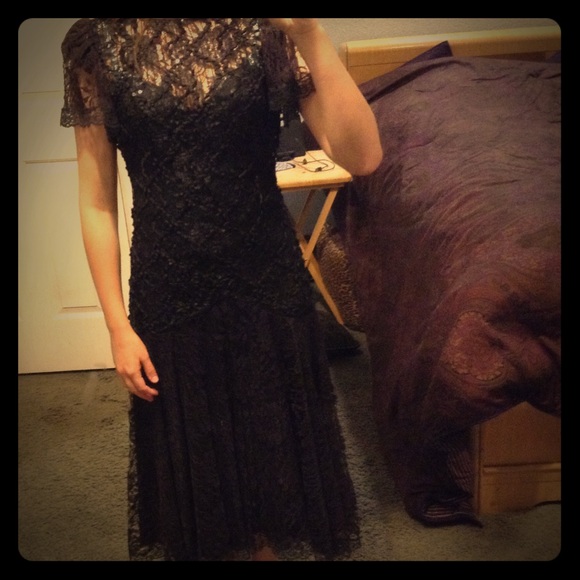 Dresses & Skirts - Beautiful black vintage dress!