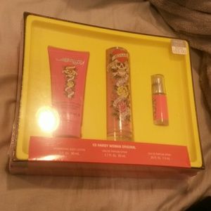 Ed Hardy Woman Original Perfume set