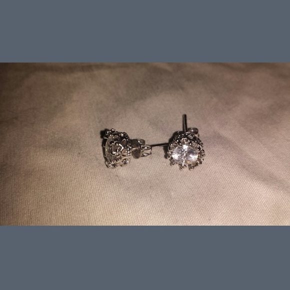 Crown stud earrings - Picture 2 of 2