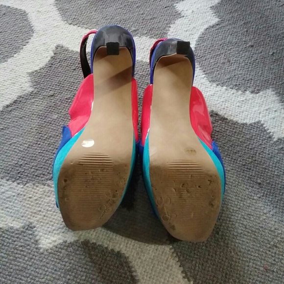 Shoes - Picture 3 of 4