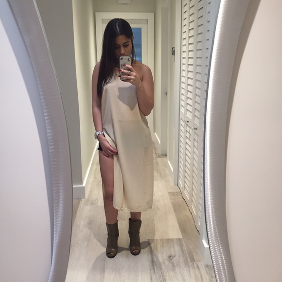 Lush Halter Top - Picture 2 of 2