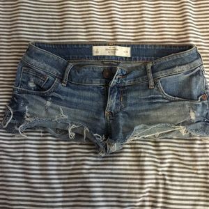ABERCROMBIE&FITCH: low rise cut off shorts