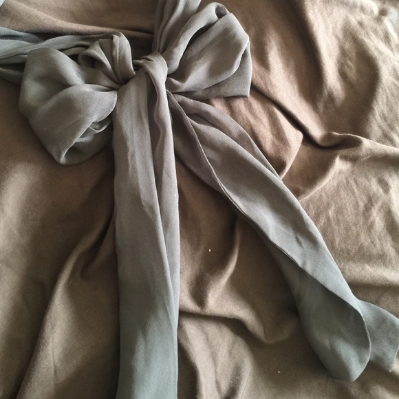 Gray top - Picture 3 of 4