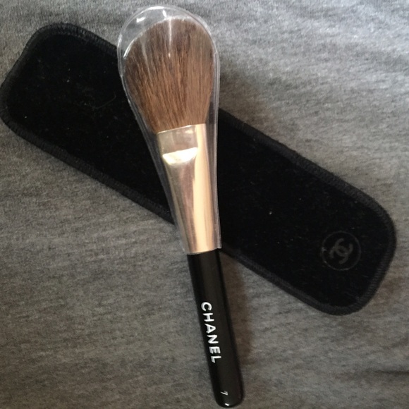 CHANEL Other - Chanel blush brush
