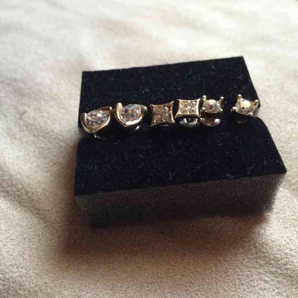 3 set of stud earrings - Picture 2 of 2