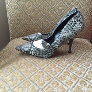 BcBG Generation Pump Shoes