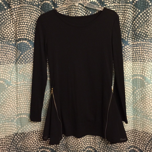 Black long sleeve top with zipper detail