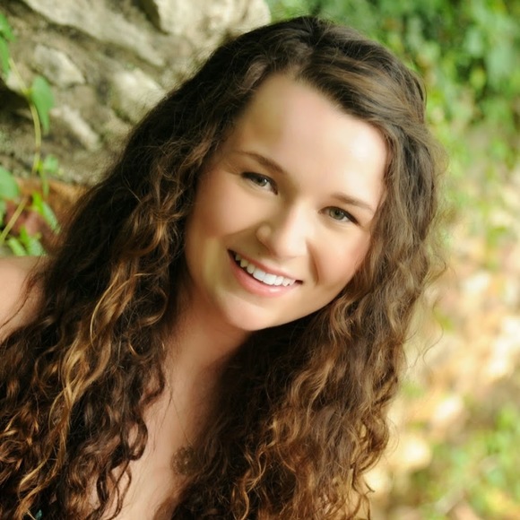 Meet your Posher, Cynthia - Picture 1 of 1