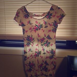 Super cute dress!