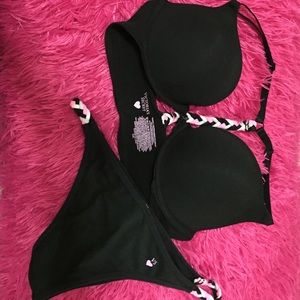 NEW VICTORIAS SECRET BRA AND PANTY SET 👙