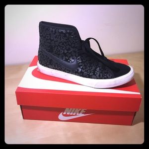 Nike ankle high sneakers