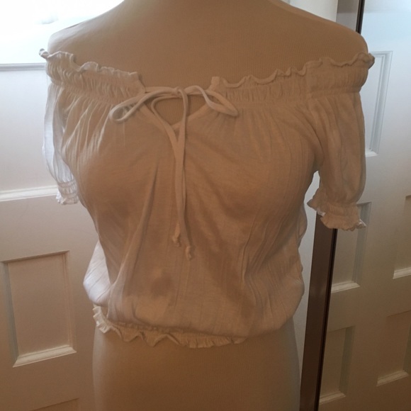 Juniors medium white smocked peasant top