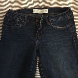 ABERCROMBIE&FITCH: dark wash super skinny