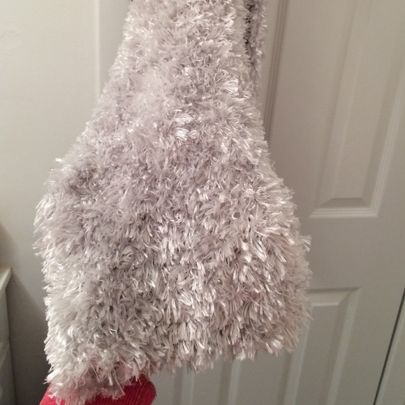 Warm silver fuzzy scarf! - Picture 3 of 4