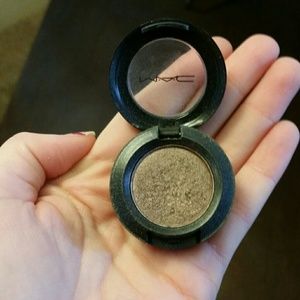 Mac eyeshadow *antiqued