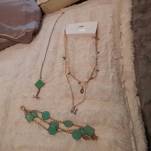 Necklace and bracelet bundle