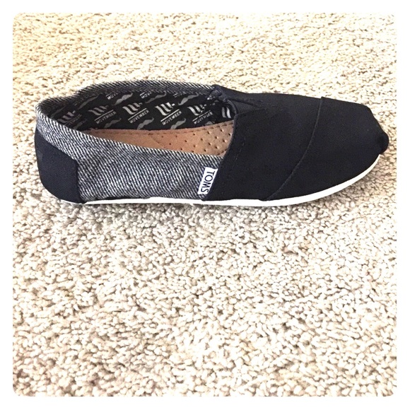 Women's size 5 Movember Toms