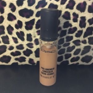 MAC concealer