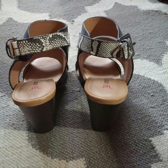 Shoes - Picture 3 of 4