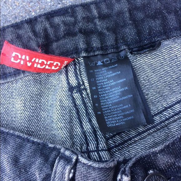 Black high waisted denim shorts - Picture 3 of 3