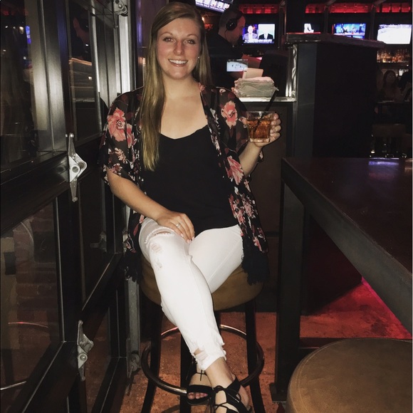 Meet your Posher, Amber - Picture 3 of 4