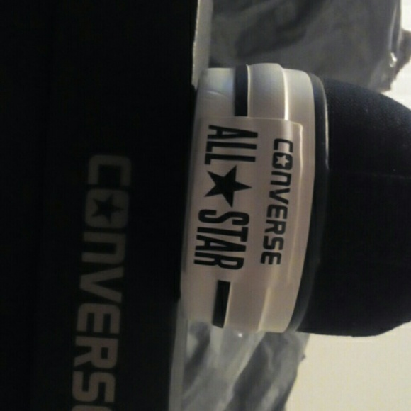 Converse - Picture 2 of 4
