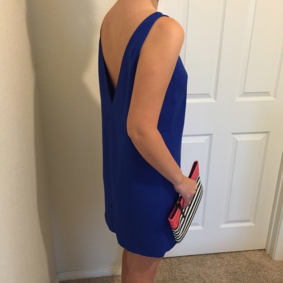 Tildon Dresses & Skirts - Tildon blue chiffon v-back shift dress
