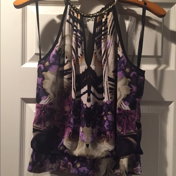 Bebe sleeveless top with gold chain around neck