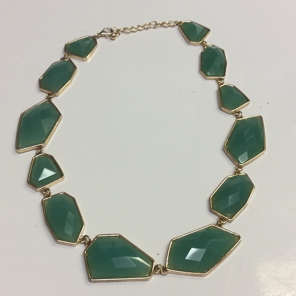 Turquoise jeweled necklace