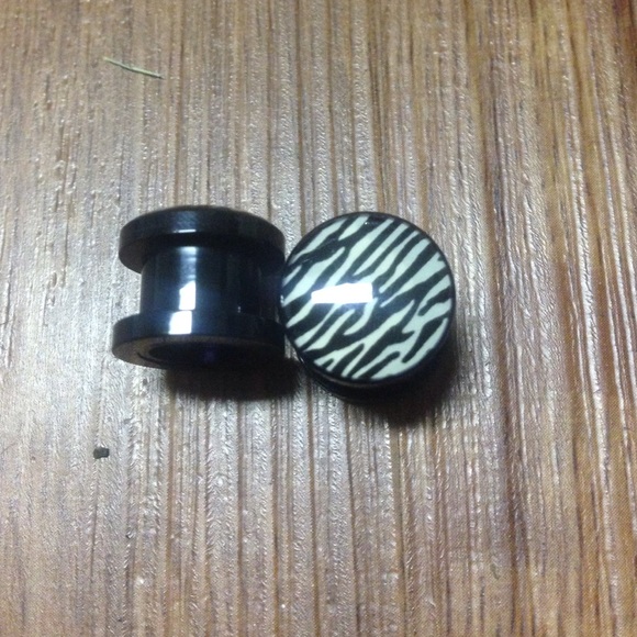 00 zebra plugs