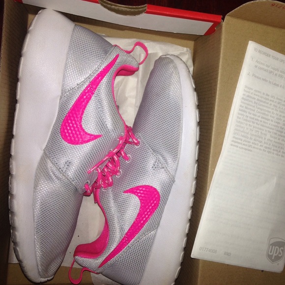 Pink Nike RosheRun