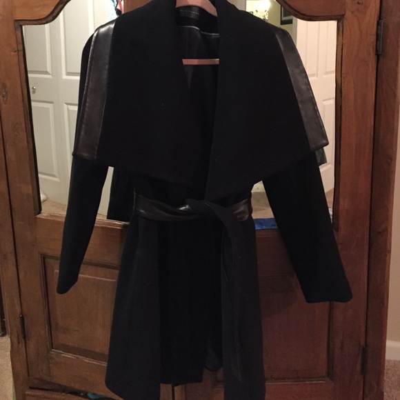 Gorgeous Elie Tahari trench coat - Picture 1 of 1